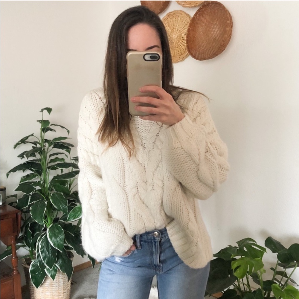 Aerie Cream Cable Knit Sweater